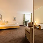 Nibelungen Hof 3*