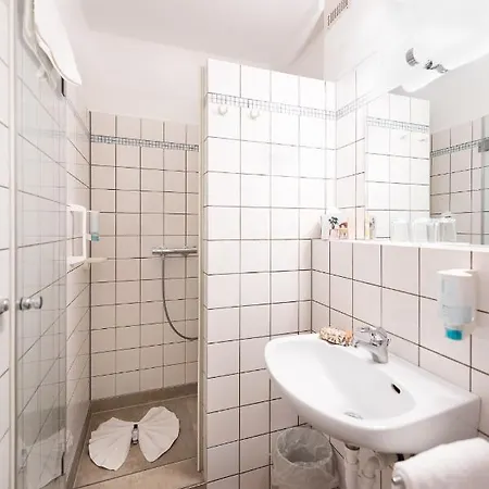 Nibelungen Hof 3*