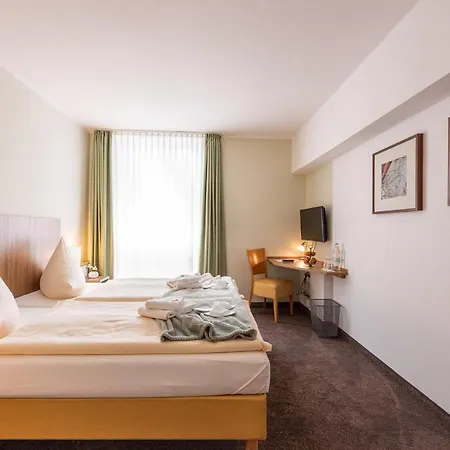 Nibelungen Hof Hotel 3*